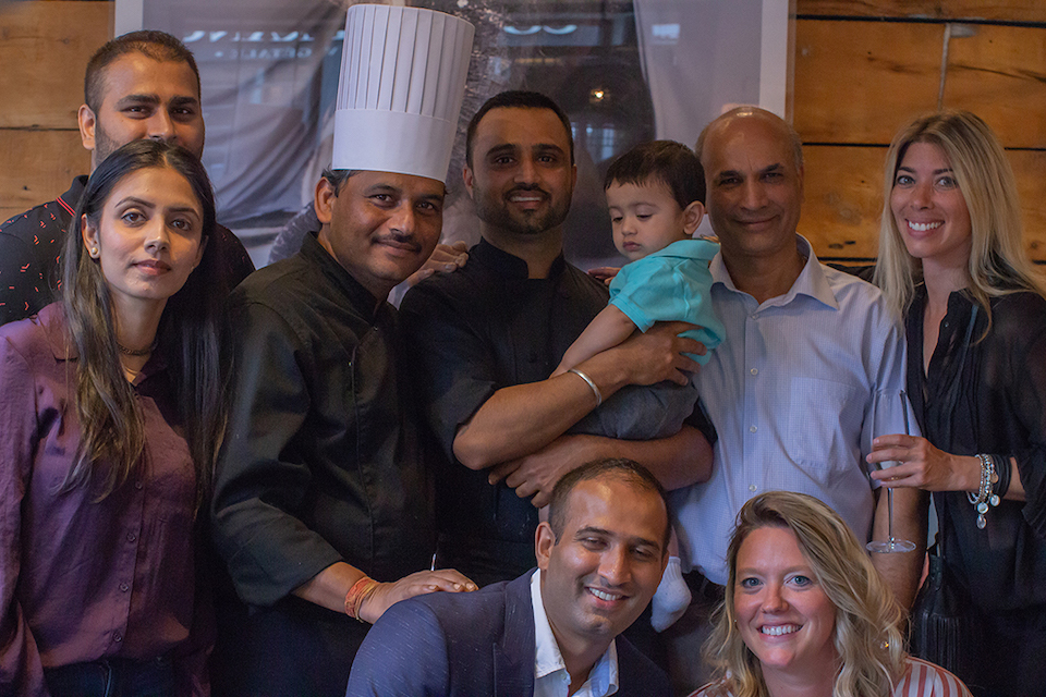 La famille Sandhu propriétaire du India Rosa. Le meilleur restaurant indien à Montréal