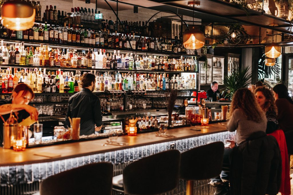 réserve de liqueurs et boissons du bar India Rosa Griffintown